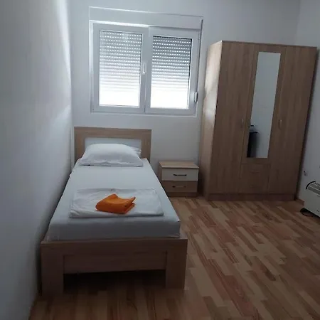 Kuca Na Obali Rijeke Cijevne